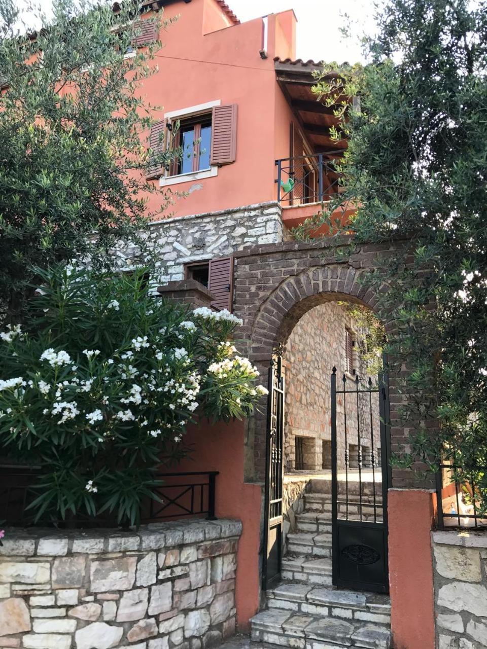 Villa Kolonja Ksamil Luaran gambar